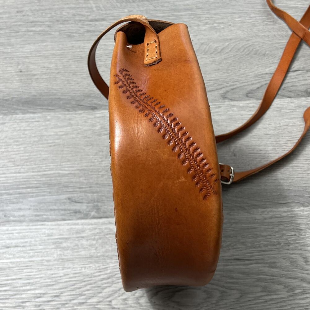 Medium African Woven Sisal Kiondo Shoulder Strap Crossbody Leather Handbag - Picture 3 of 9